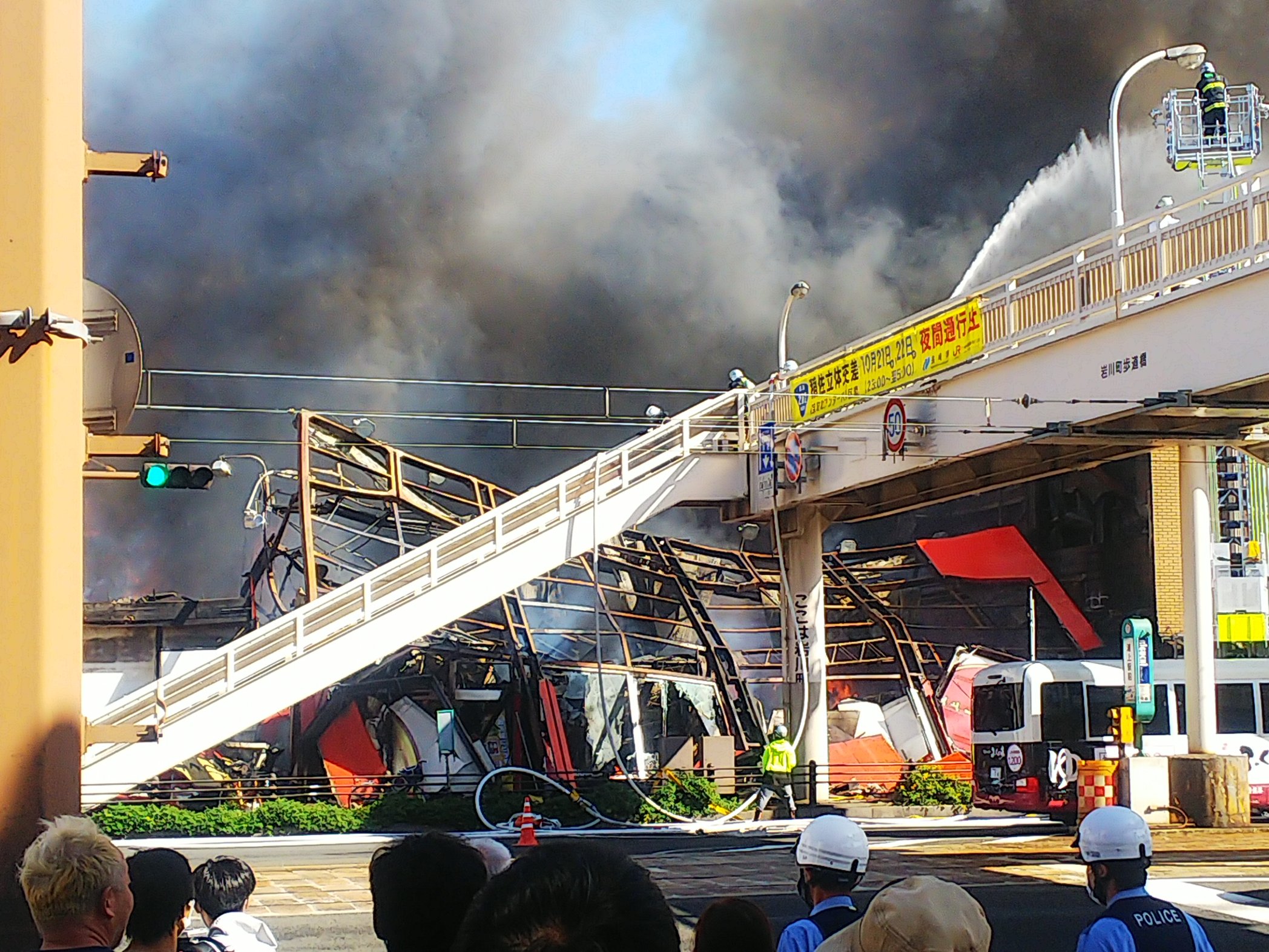 長崎市内の飲食店で火事 隣のパチンコ店 まるみつ に燃え移り大変な状況に パーラーフルスロットル