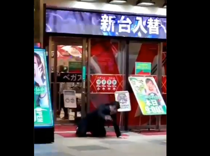 【依存症対策啓発動画】ベガスベガス狸小路で撮影された退店後に泣き崩れる人の動画がヤバい