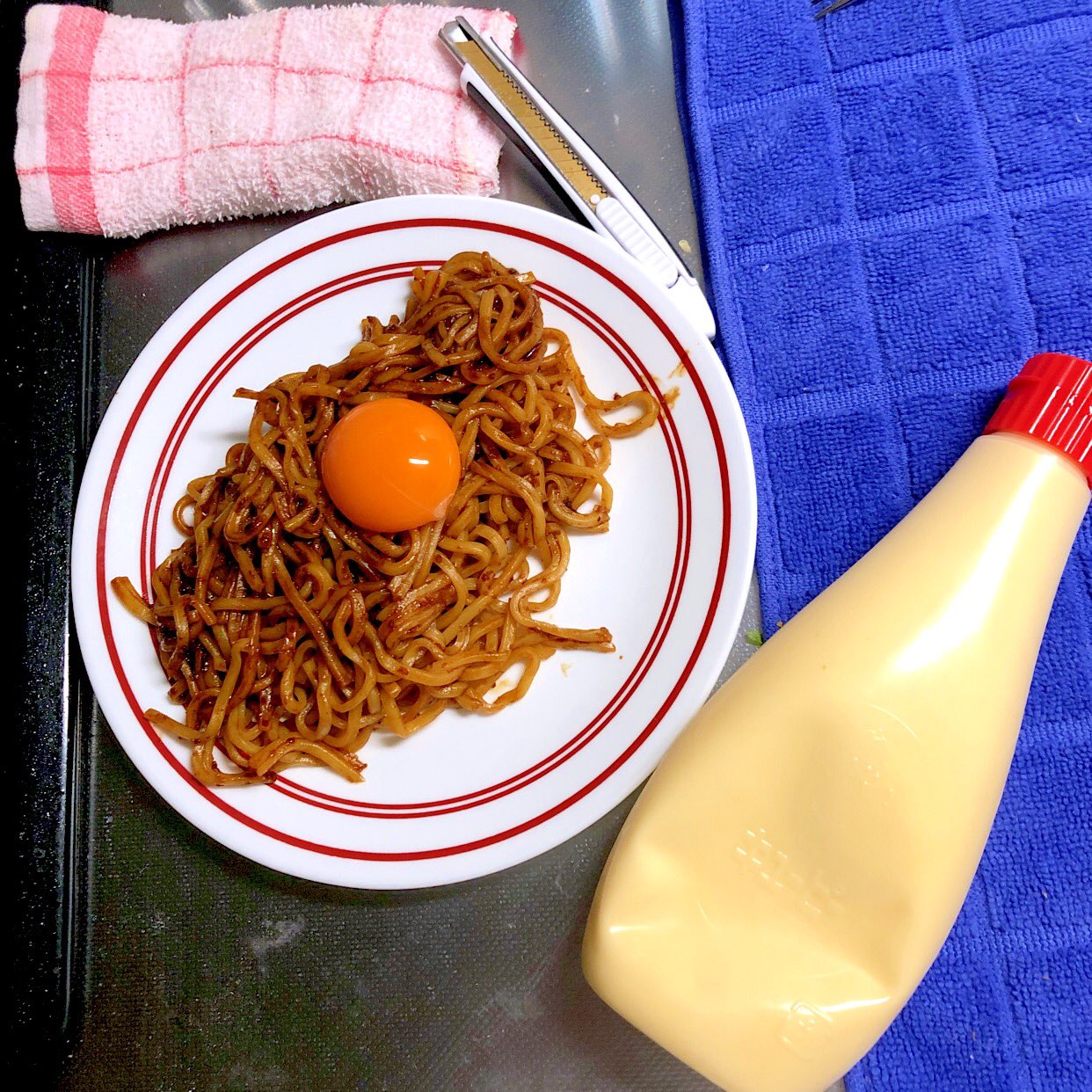 【恐怖】元でちゃう！になぴよさん、焼きそばを作るもアップされた画像に写り込んだモノがヤバい