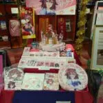 府中本町のパチンコ店に並ぶサクラチヨノオーの展示