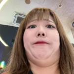 ホール内で変顔の自撮りを投稿した進撃のゆなさん